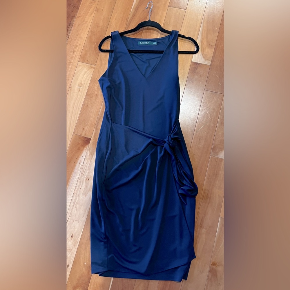 Ralph Lauren Womens Stretch side tie navy dress. V neck Sleeveless. Size…